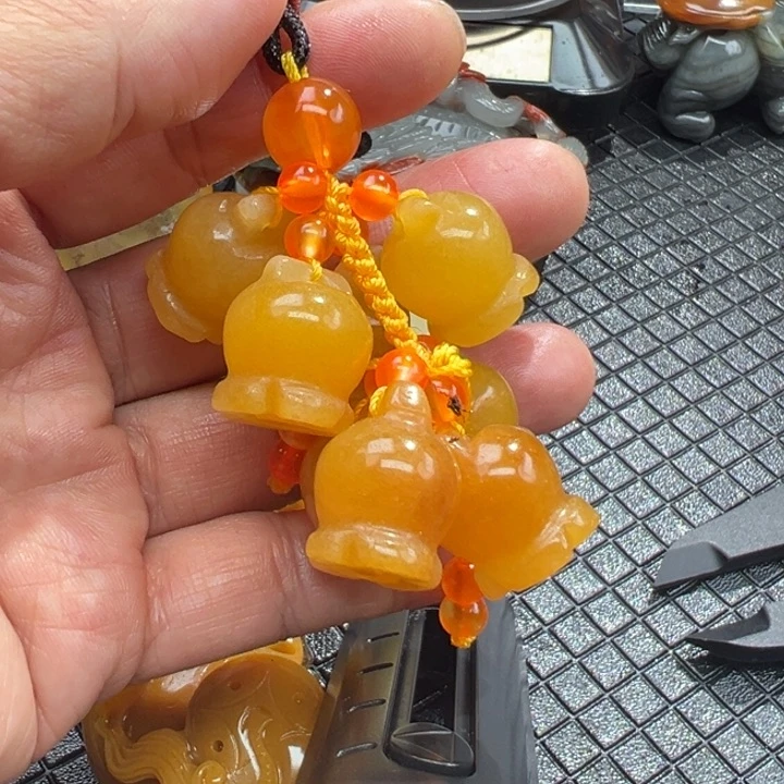 石英质玉（黄龙玉）颈饰未镶嵌