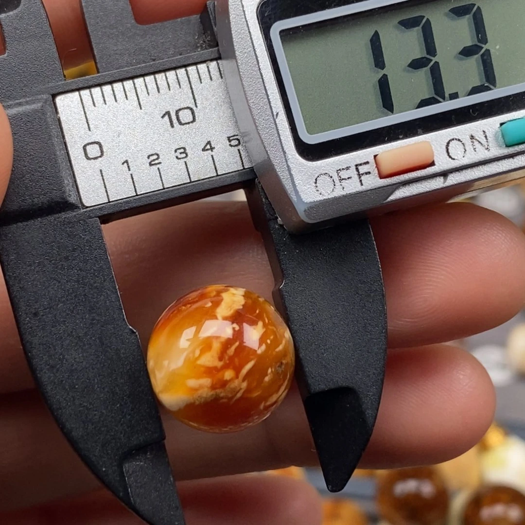 裸石琥珀未镶嵌圆珠