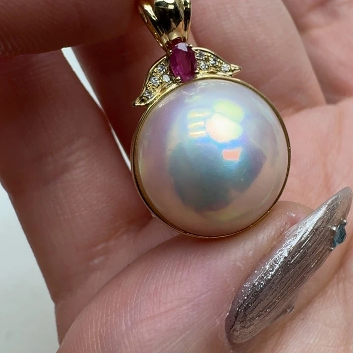 拼合珍珠（马贝珠）颈饰18K金镶嵌