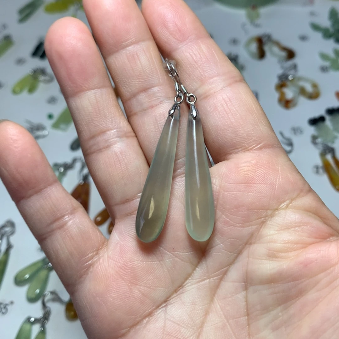 蛇纹石玉耳环未镶嵌深**湾