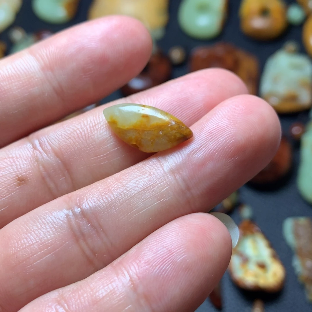 岫岩河磨玉（透闪石质玉）未镶嵌颈饰