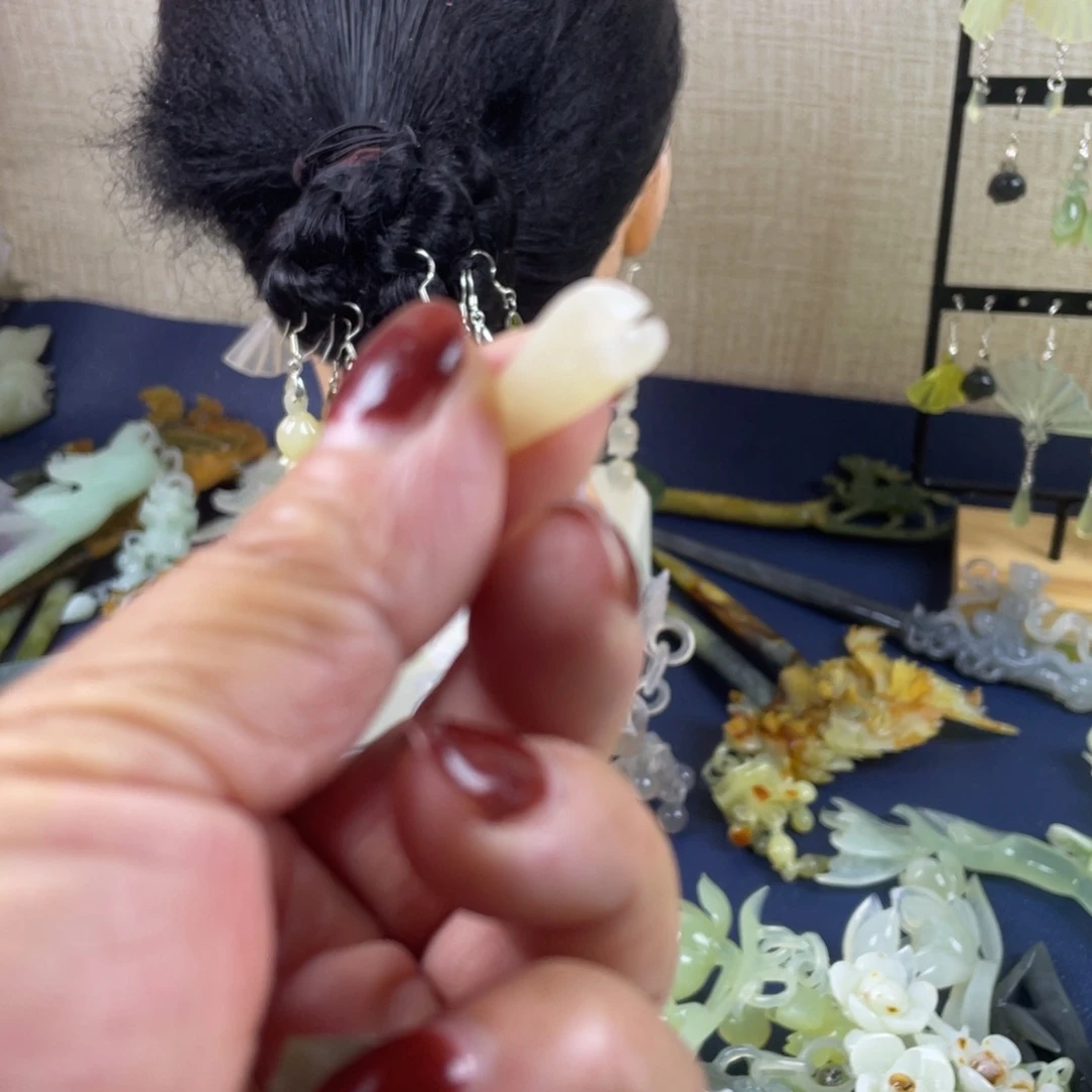 蛇纹石玉未镶嵌发饰岑*蔓