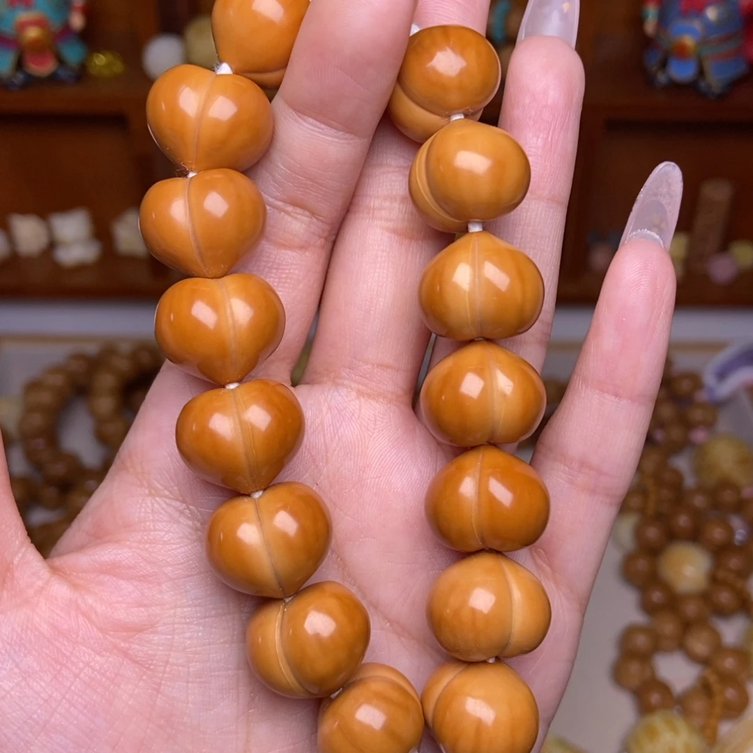 吊坠猴头核桃16+高定玻璃底 柯基屁桃