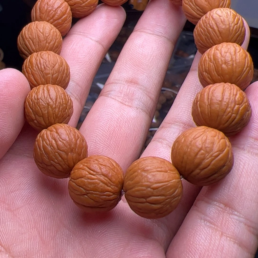 猴头核桃吊坠聚聚