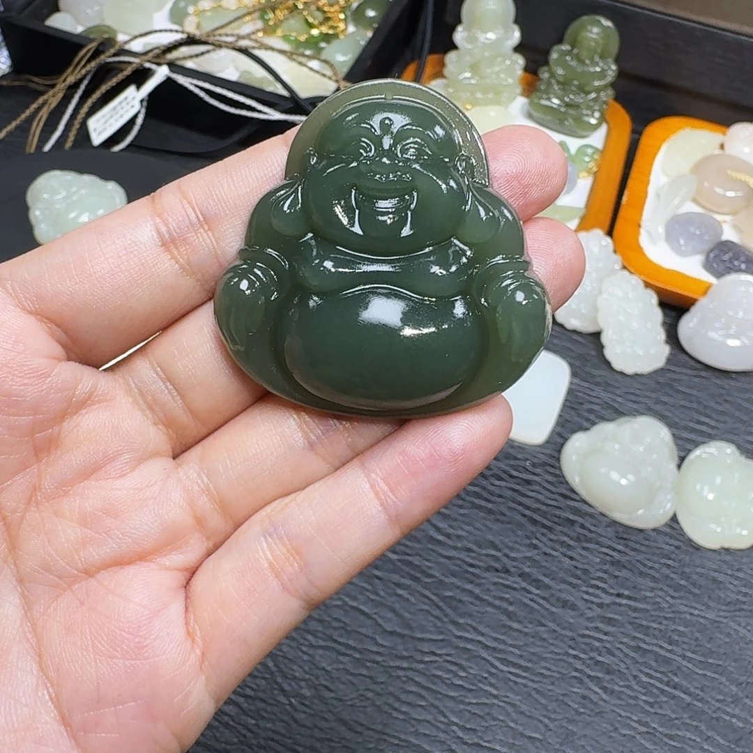 钊***妈和田玉未镶嵌颈饰