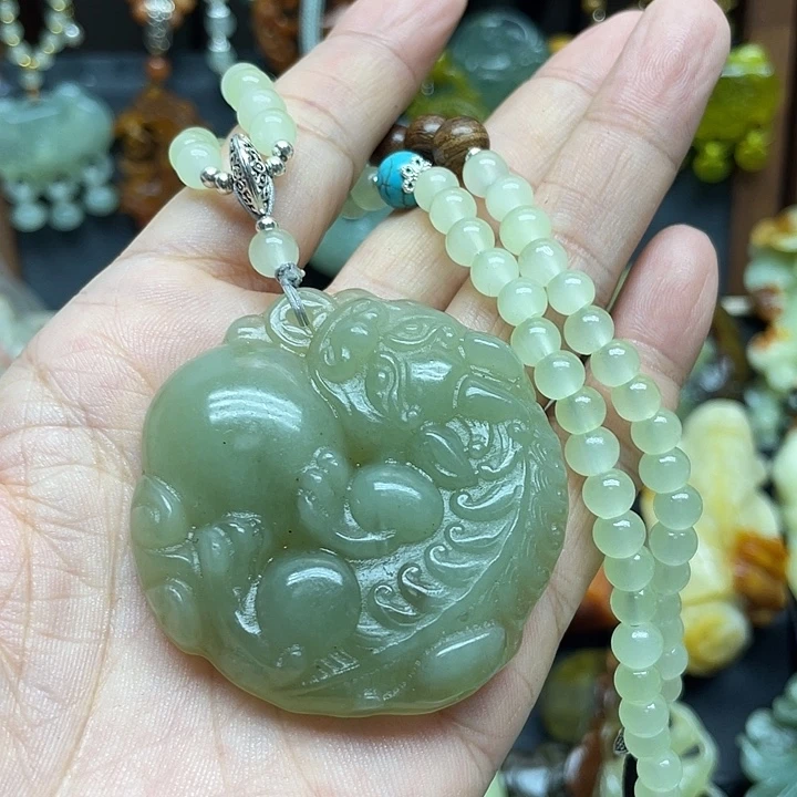 蛇纹石玉未镶嵌颈饰
