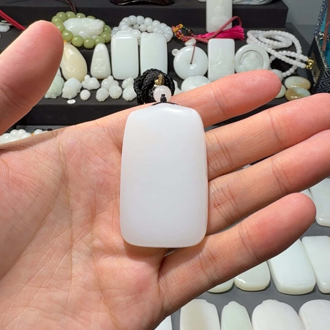 噼***啦和田玉未镶嵌颈饰