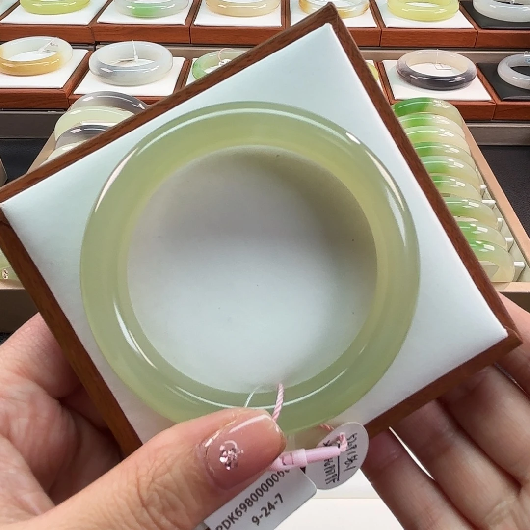 和田玉未镶嵌手镯57高冰春茶