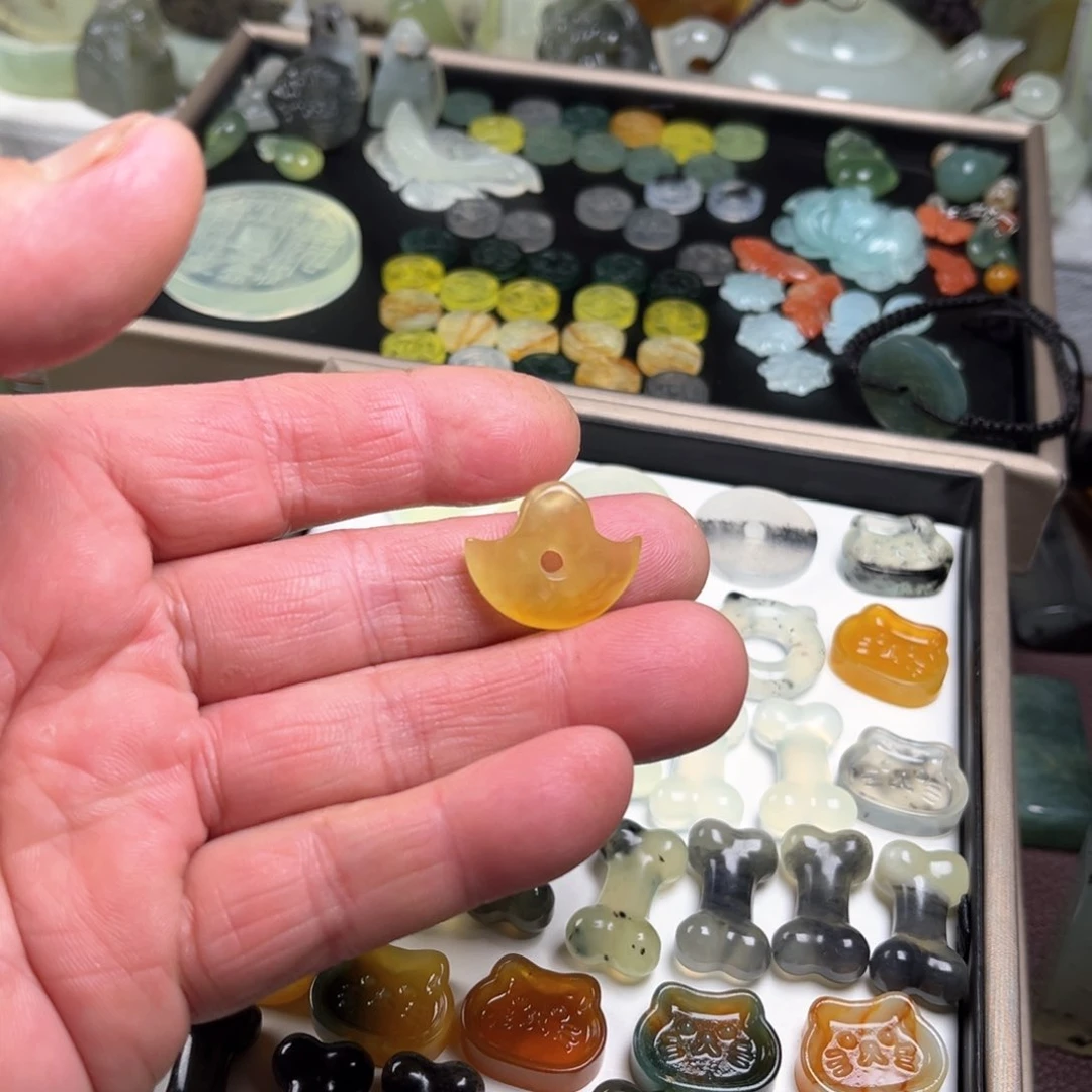 蛇纹石玉原石未镶嵌凯*.