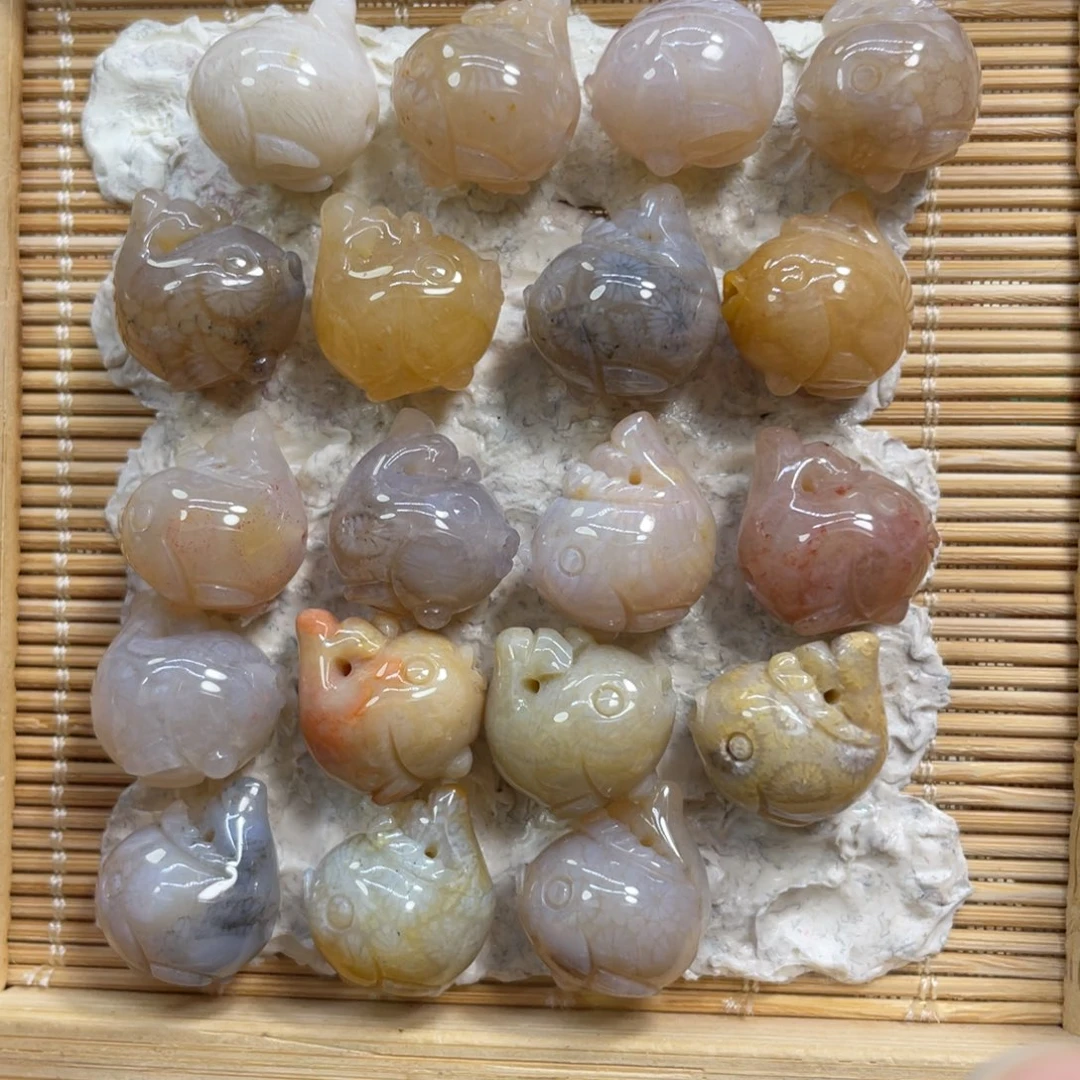 硅化玉未镶嵌颈饰小鱼30米1个