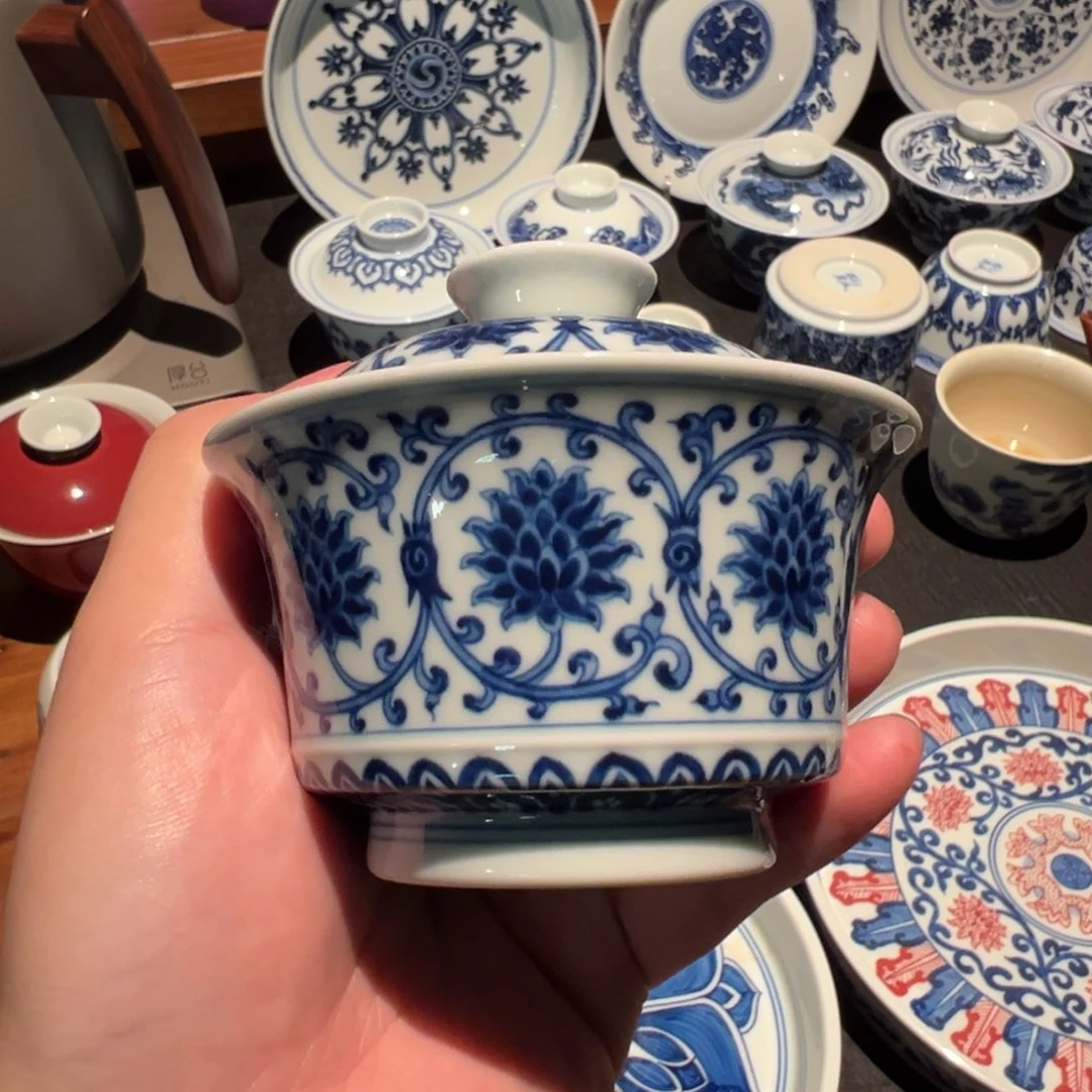 杯子瓷缠枝莲马蹄盖碗一个