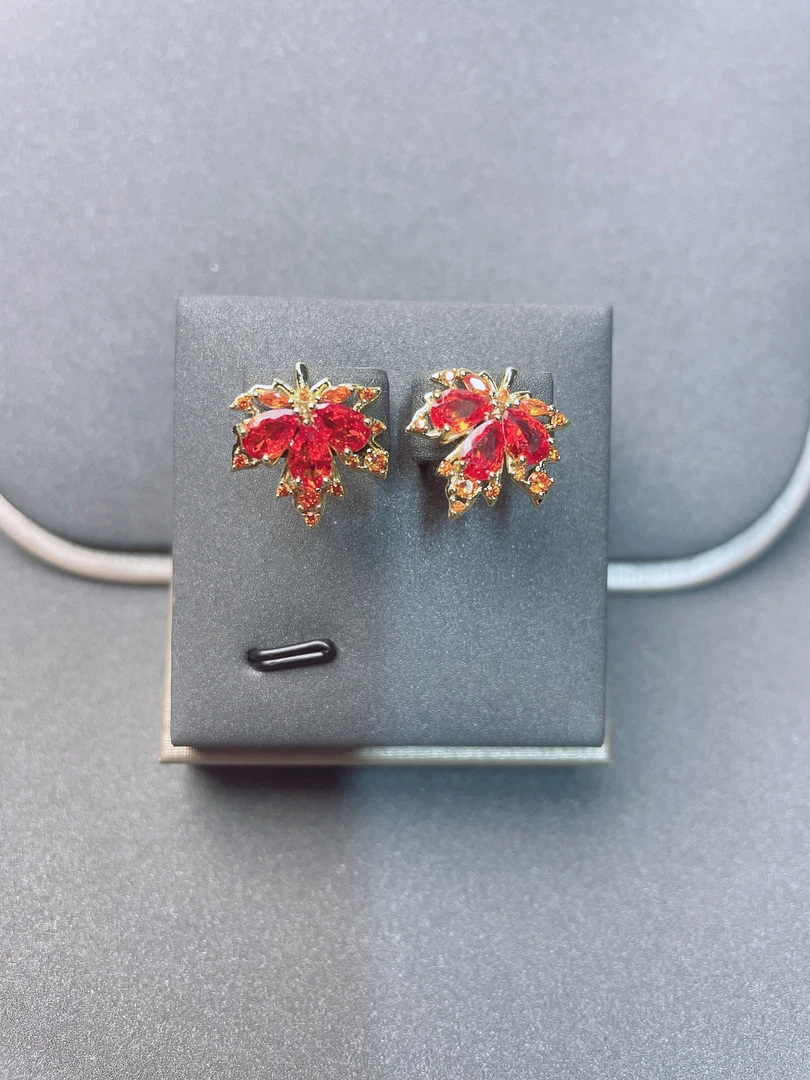 合金合成锆石耳饰 1969高级轻奢时尚枫叶耳饰