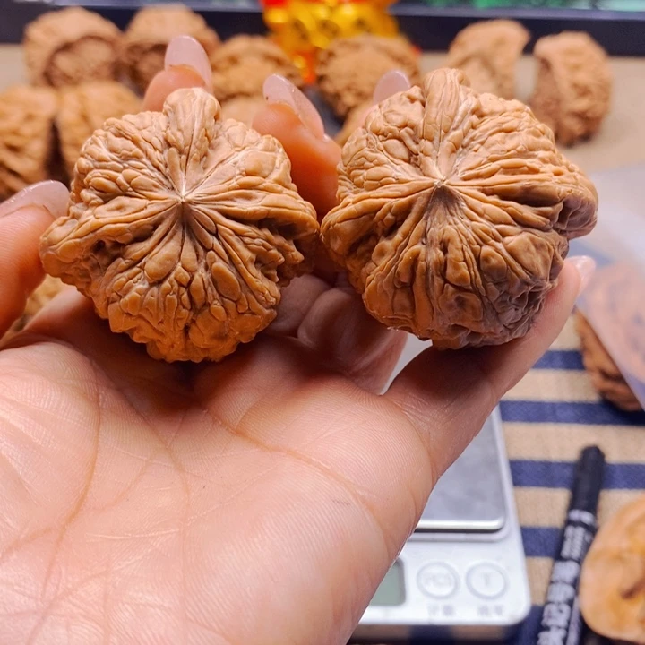 风***扬把件文玩核桃闷墩三棱