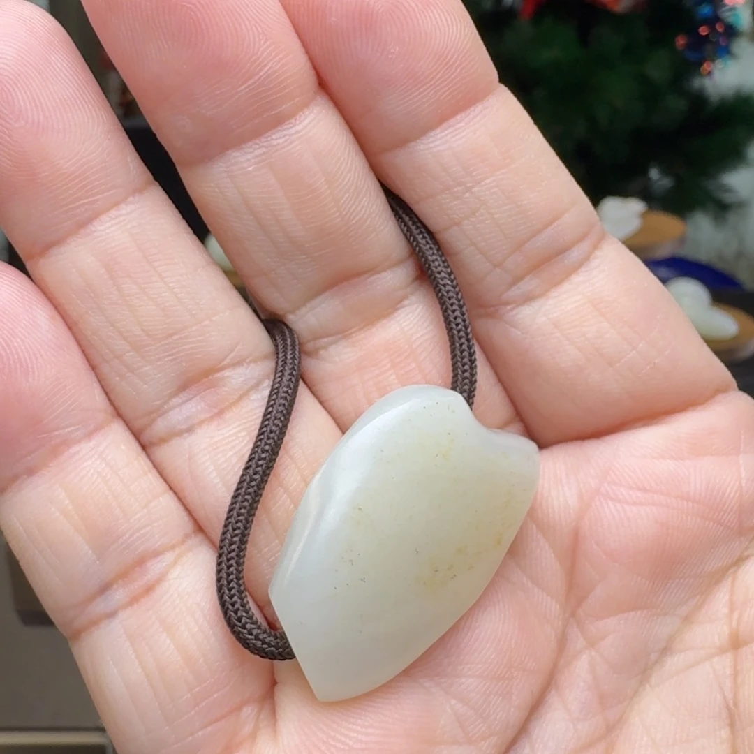 芦***部和田玉未镶嵌颈饰