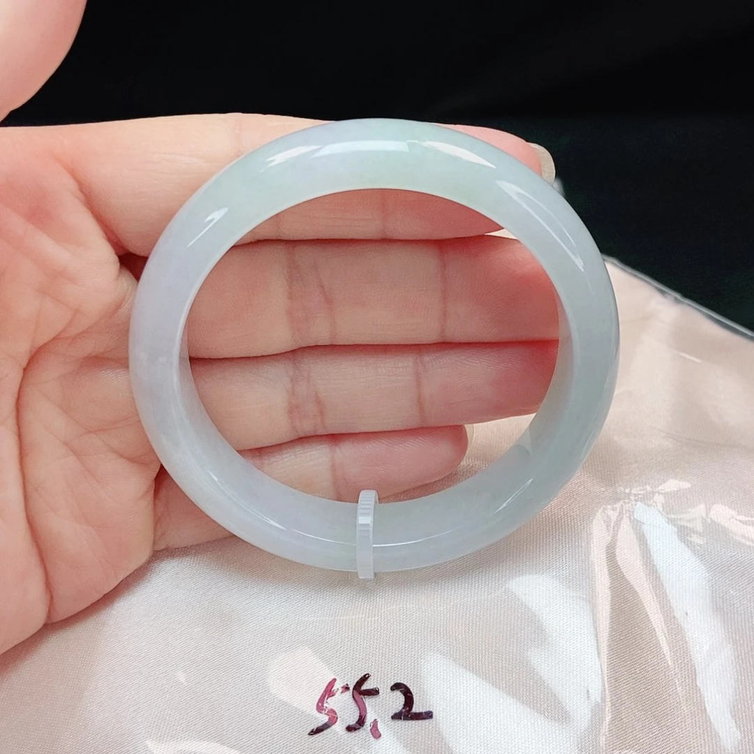 翡翠手镯未镶嵌正圈