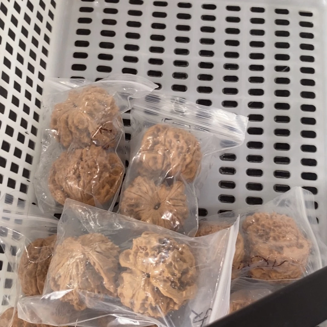 文玩核桃吊坠龙鼎一般对