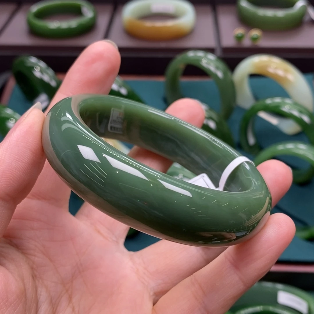 和田玉（碧玉）未镶嵌手镯