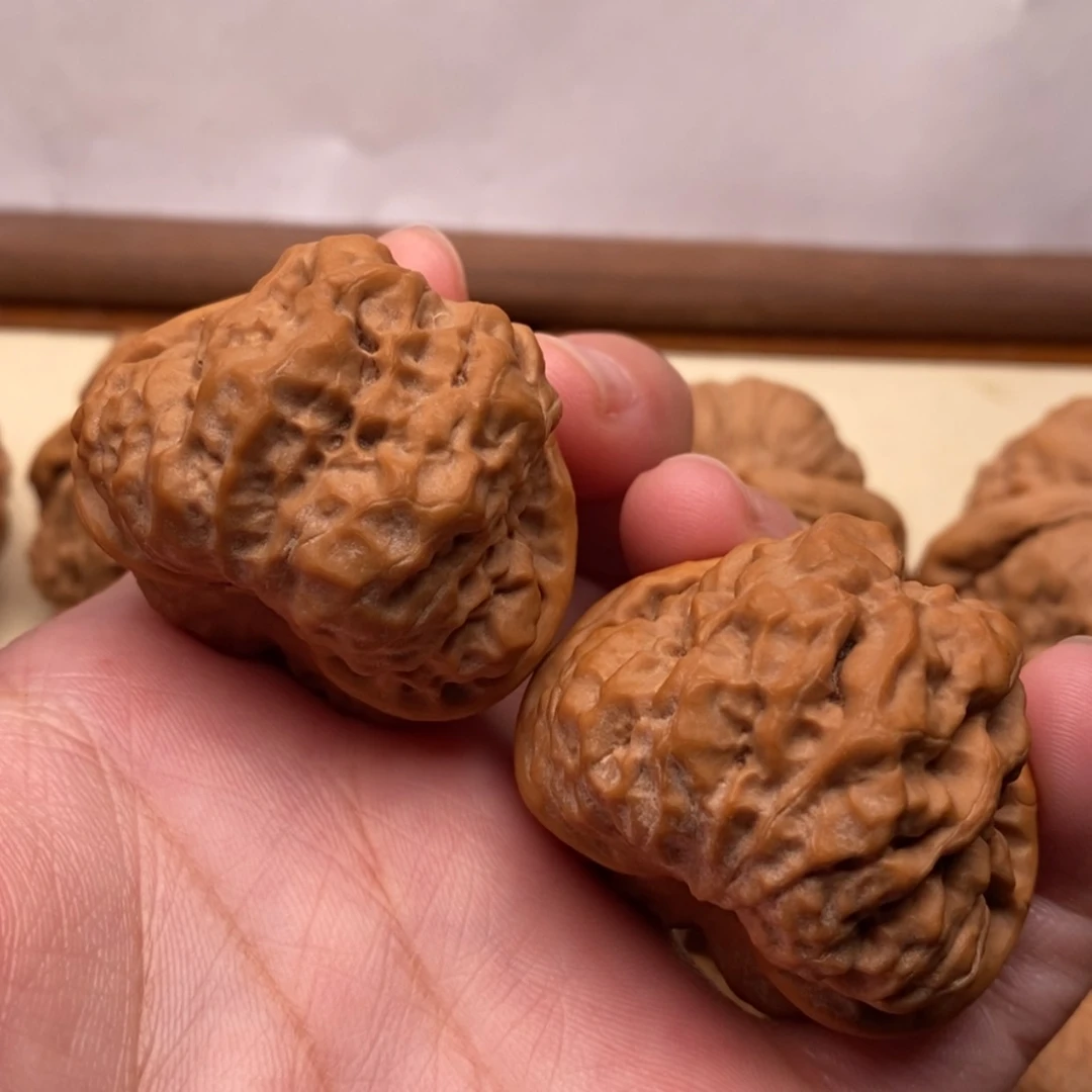【闪购商品】把件文玩核桃边40左右