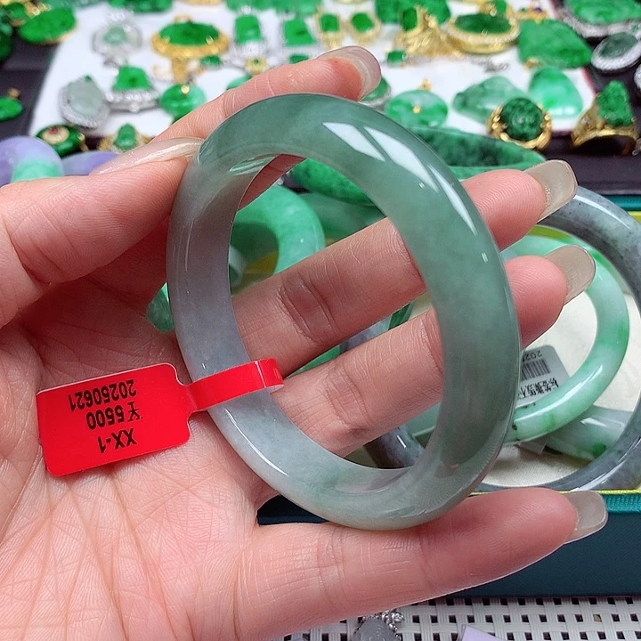 翡翠手镯未镶嵌翡翠