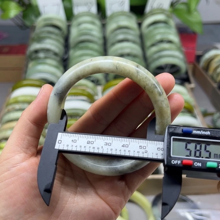 蛇纹石玉未镶嵌手镯58