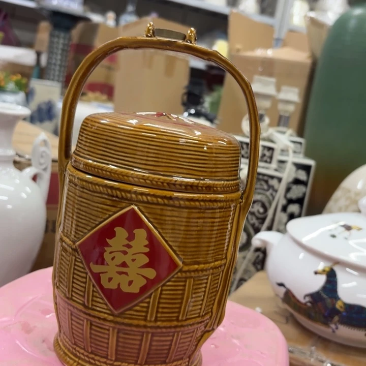 微瑕青花瓷器值得购买