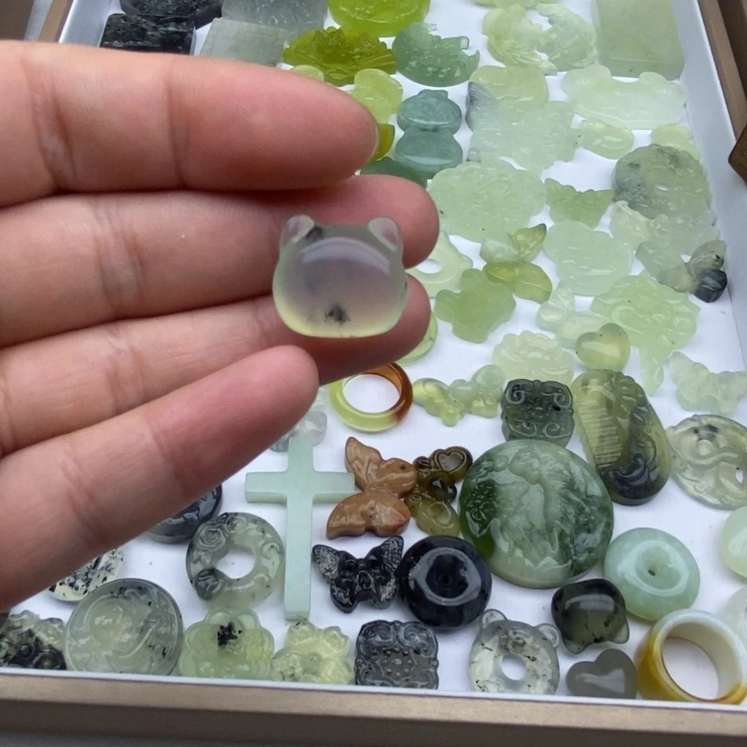 蛇纹石玉未镶嵌颈饰