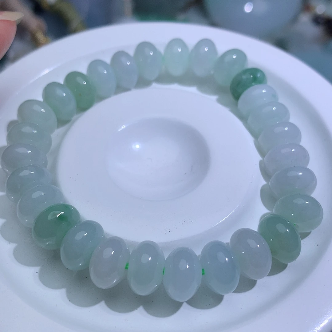 翡翠未镶嵌颈饰2709。