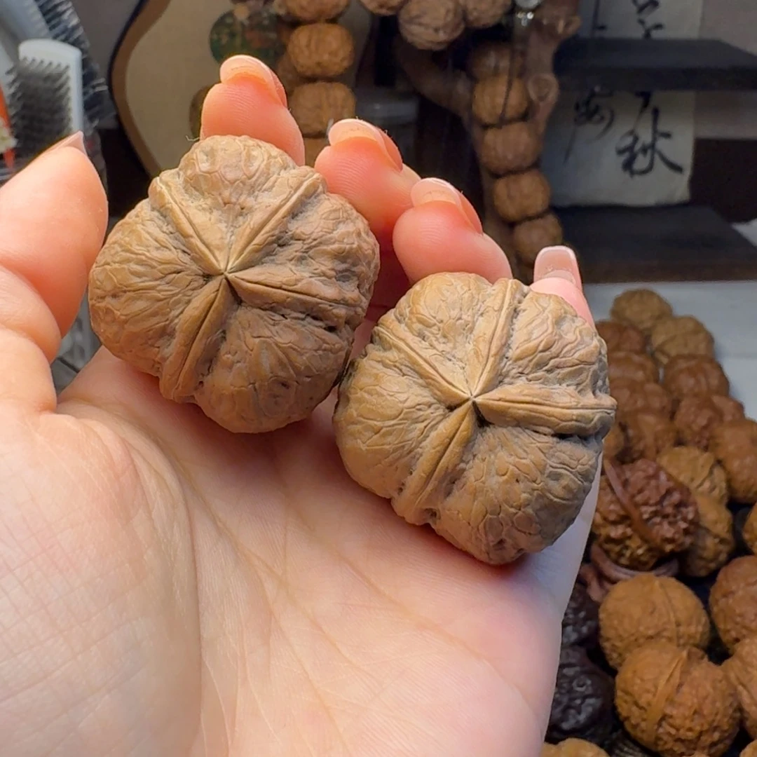 文玩核桃把件粗筋四棱37.1