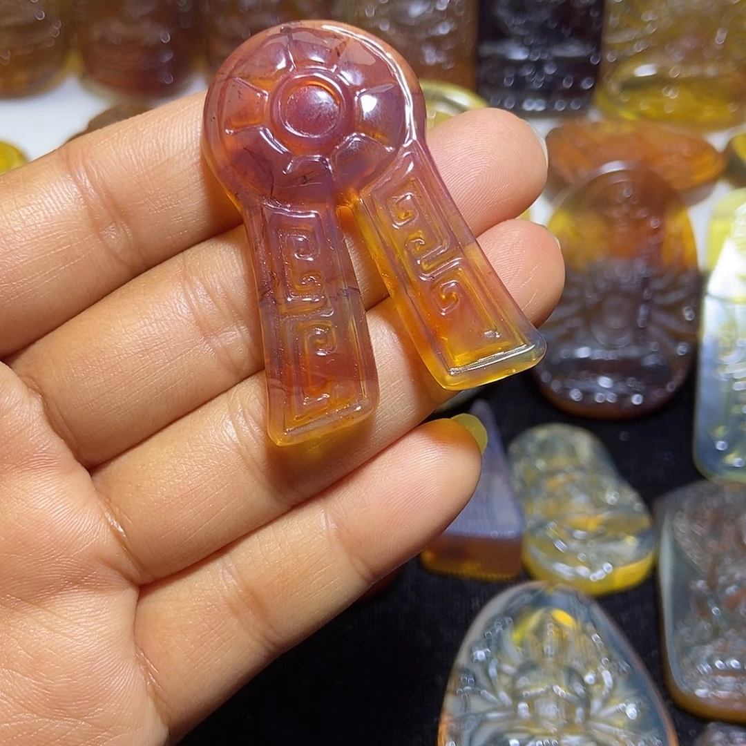 琥珀未镶嵌颈饰缅甸天然琥珀吊坠