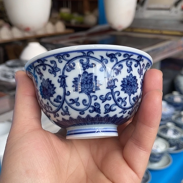 青花釉下彩杯子哈