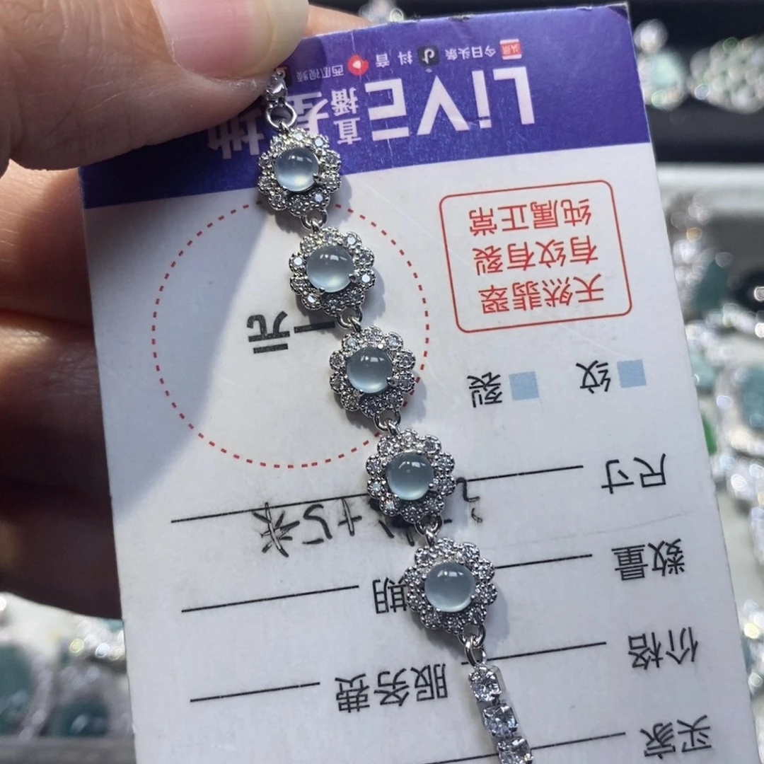 翡翠颈饰未镶嵌书****卡翡翠