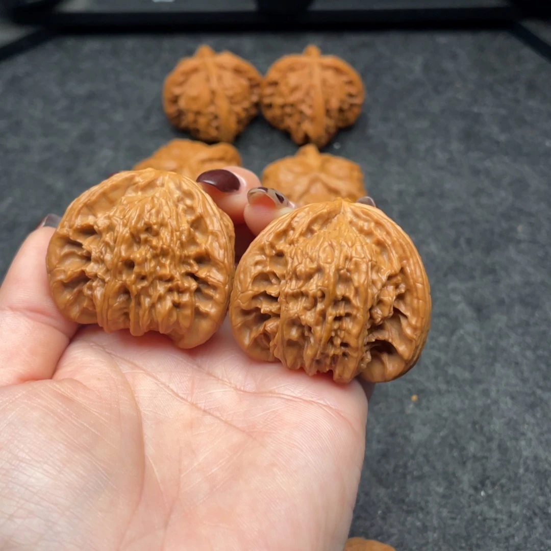 达***儿吊坠文玩核桃白狮子