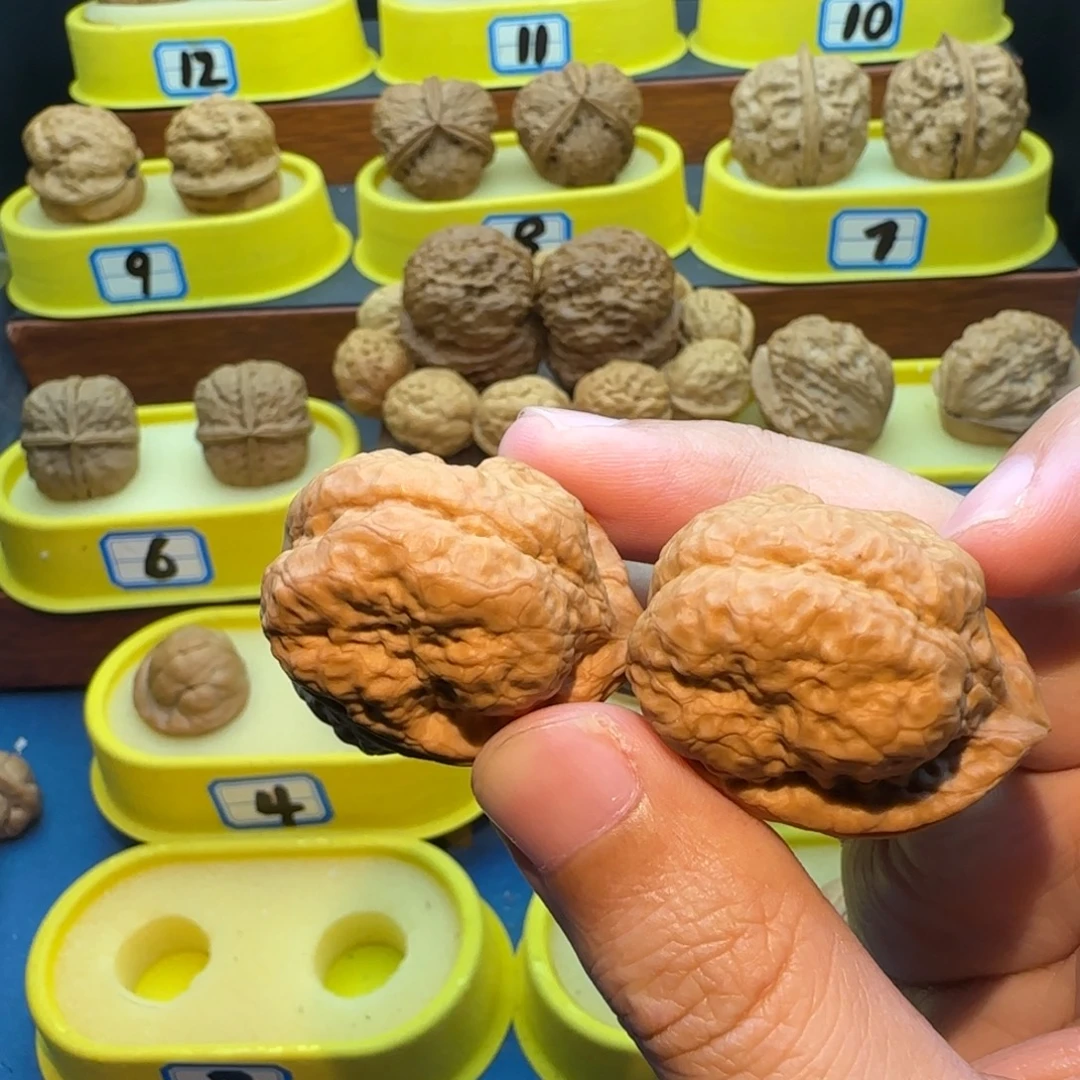 C***s桃核把件大羊头蟾