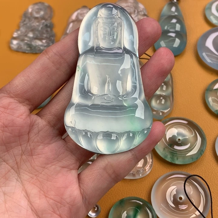 颈饰未镶嵌翡翠…..