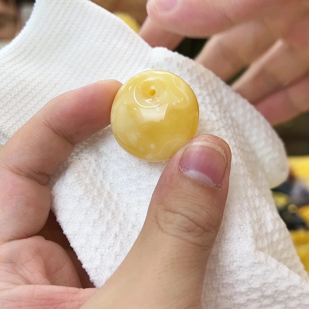 蜜蜡未镶嵌珠宝奇石