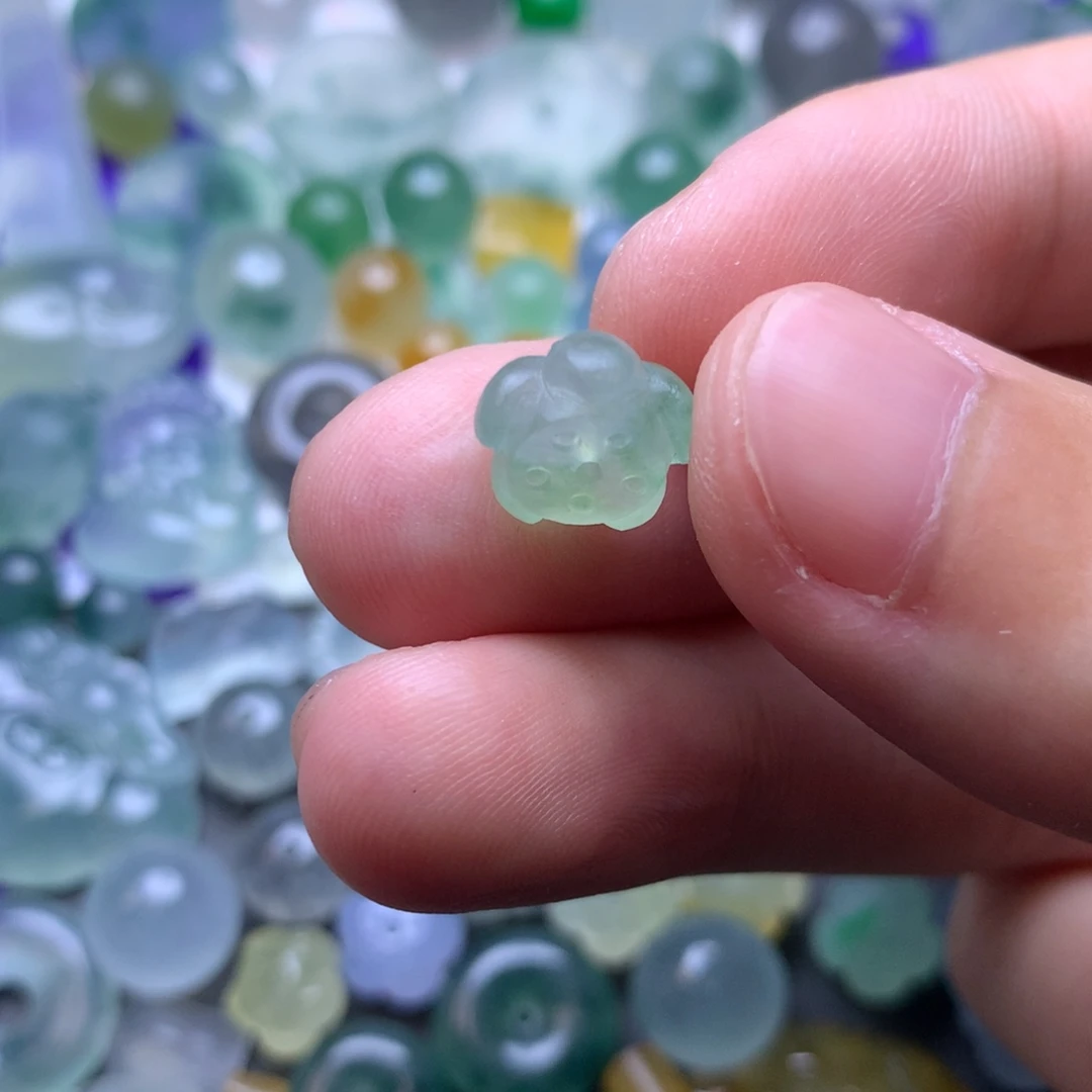 定制翡翠未镶嵌挂件