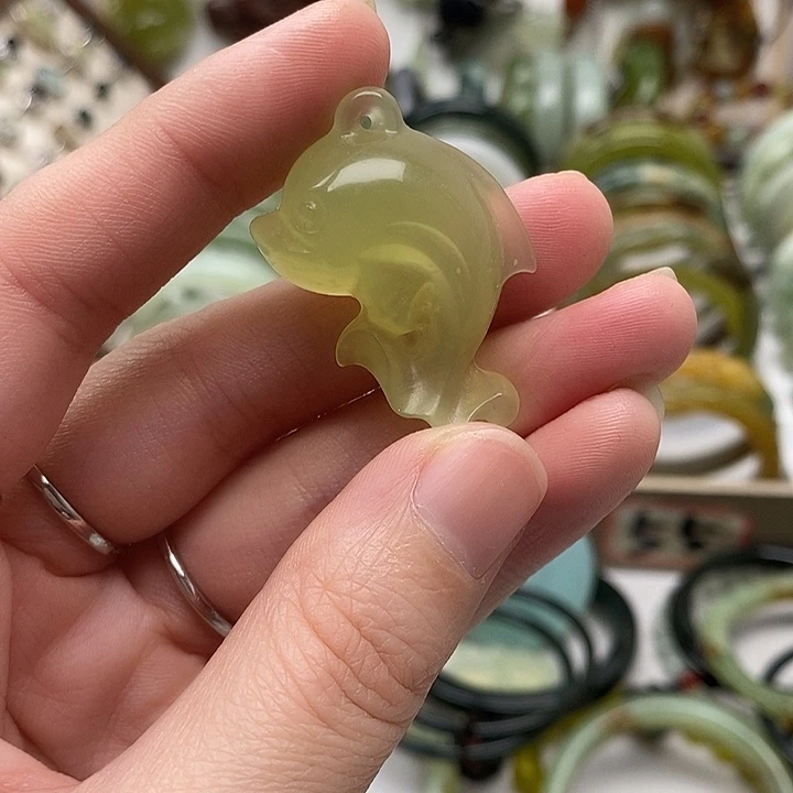 蛇纹石玉颈饰未镶嵌