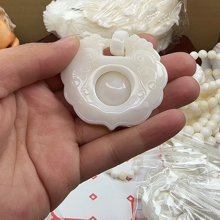 大果紫檀（缅甸花梨）如意锁随机发