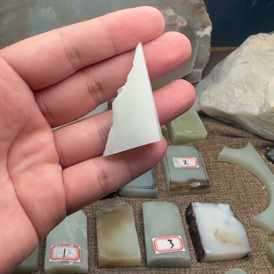 和田玉（糖玉）未镶嵌珠宝奇石