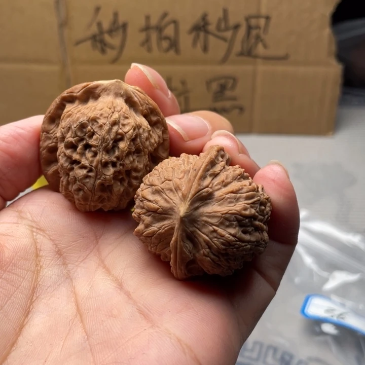 1***6把件文玩核桃血麒麟36