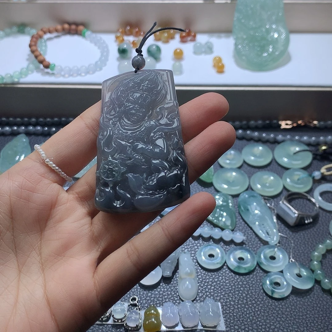 翡翠未镶嵌颈饰大黑天