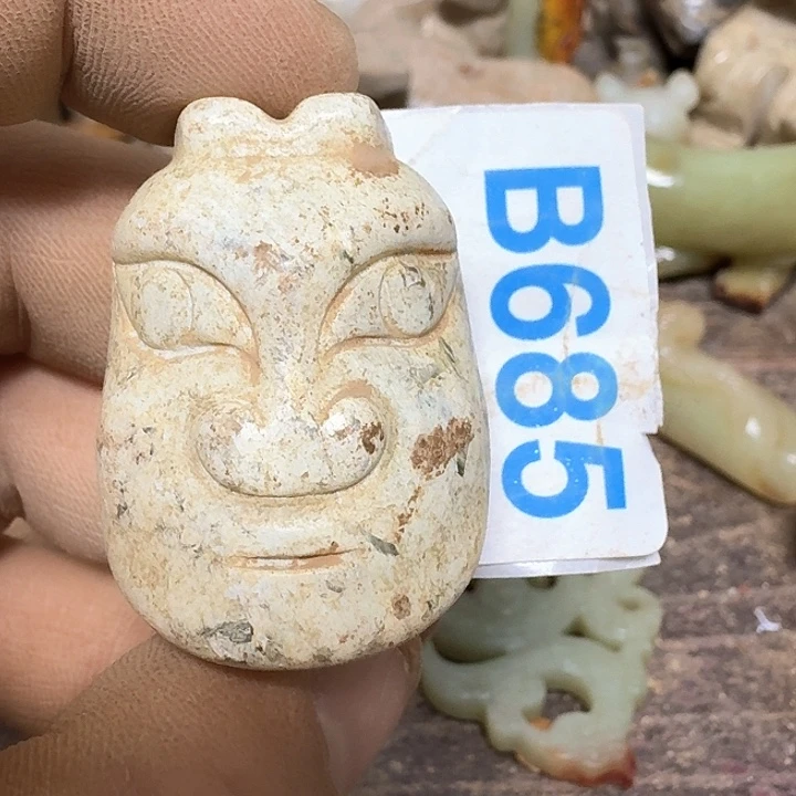 蛇纹石玉颈饰未镶嵌