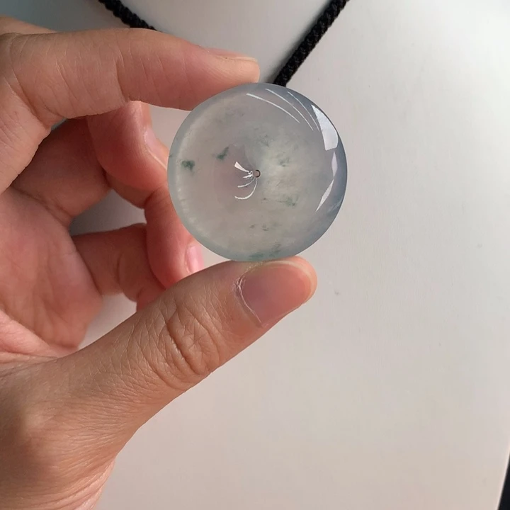 翡翠挂件未镶嵌….