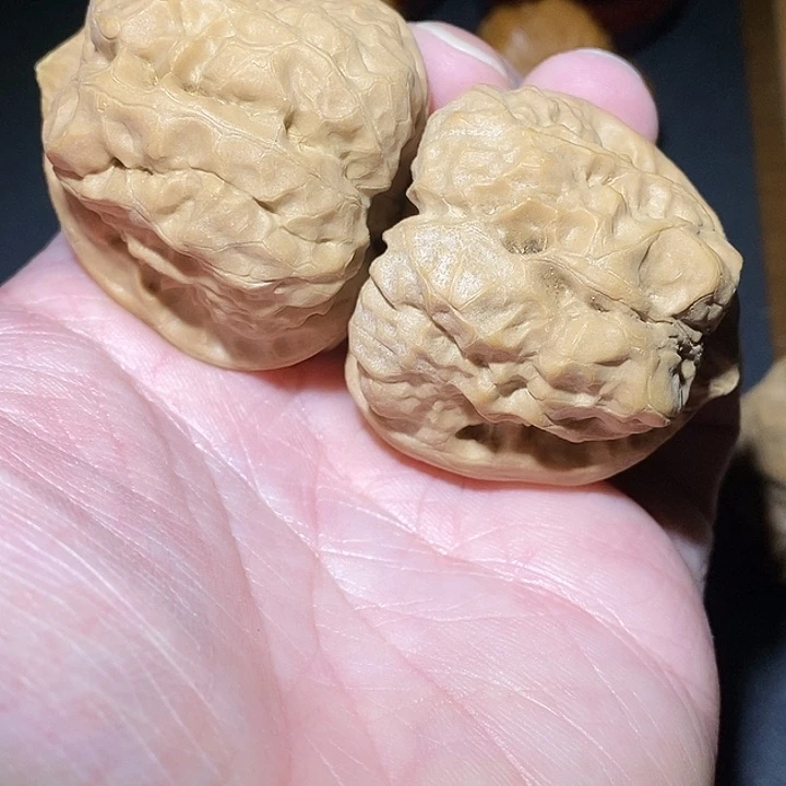 张***.文玩核桃吊坠张腾