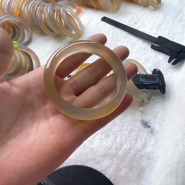 玛瑙/玉髓手镯未镶嵌