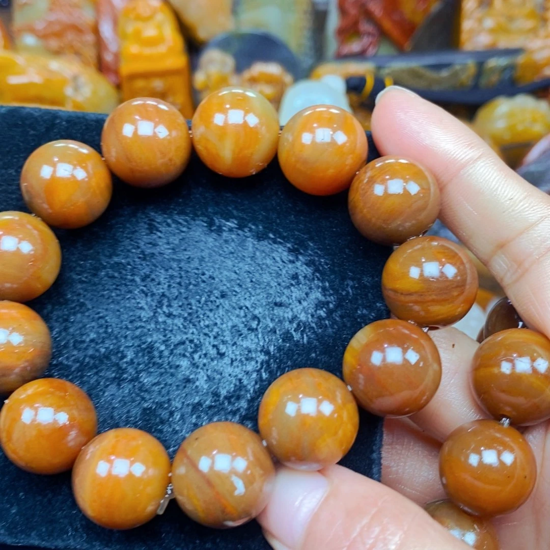 未镶嵌石英质玉（黄龙玉）颈饰