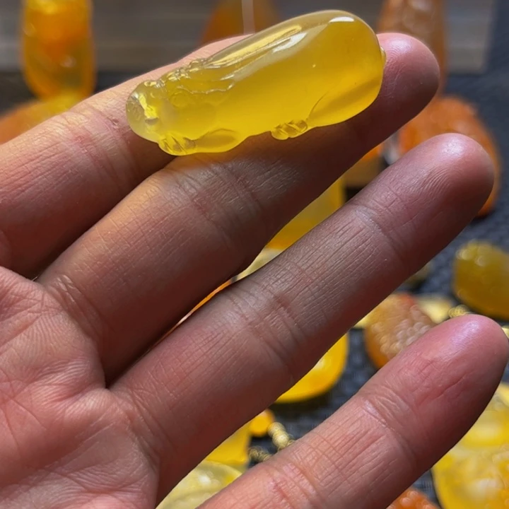 乾***龙石英质玉未镶嵌旦面