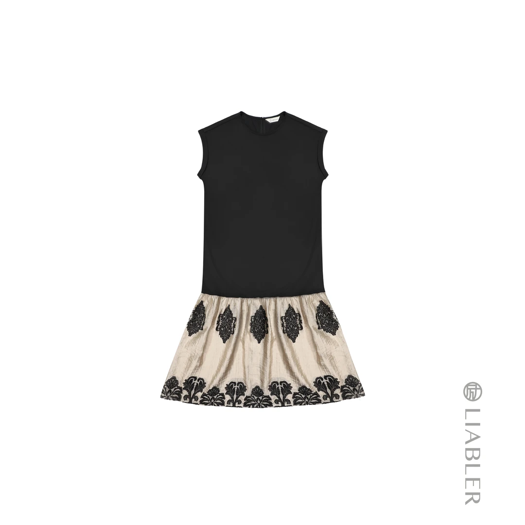 LIABLER/励 W25春夏后背扭结针织拼接剪花阔摆连衣裙 LSS251654D