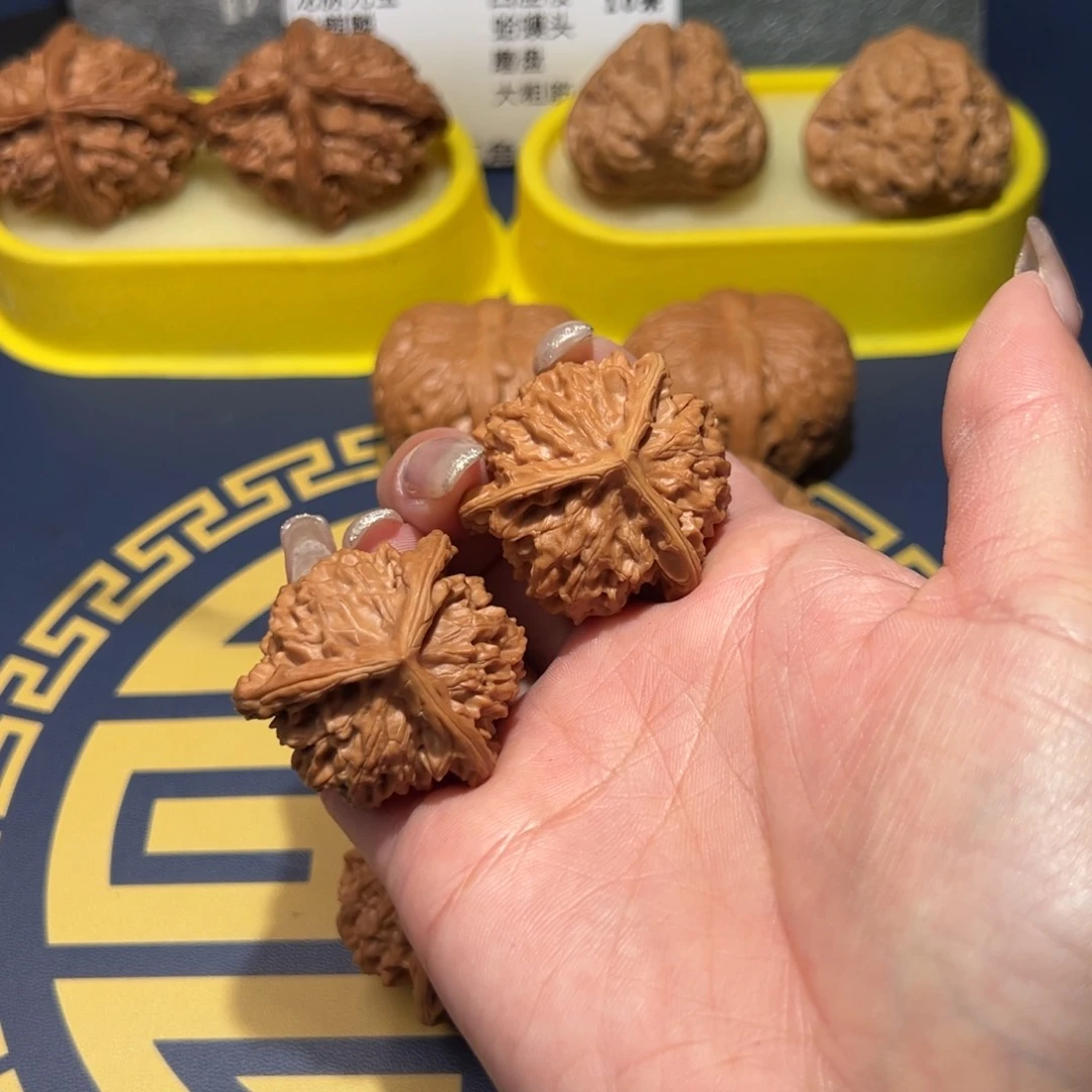 文玩核桃把件手捻盘山三棱35