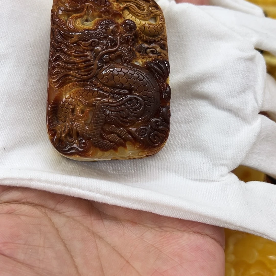 蜜蜡未镶嵌珠宝奇石